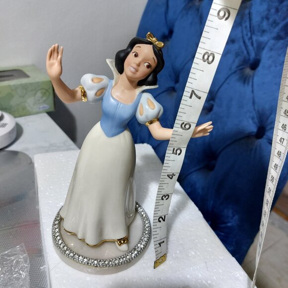 LENOX Disney SNOW WHITE Collectible Figurine Beautiful Decor - Picture 4 of 14